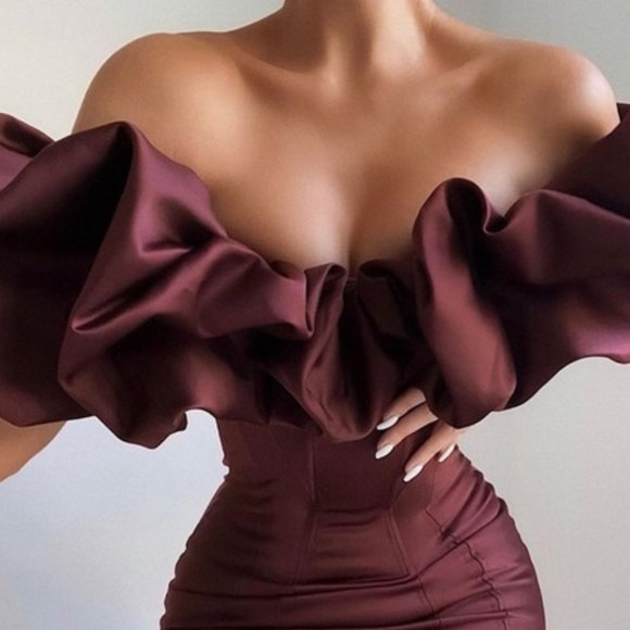 HOUSE OF CB 'Selena' Raisin Satin Puff Shoulder Dress - Picture 3 of 13